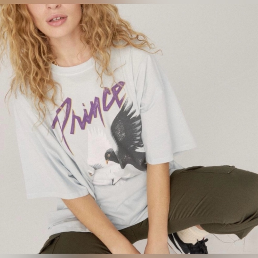 Daydreamer Prince One Size Graphic Top. ⚡️💗
